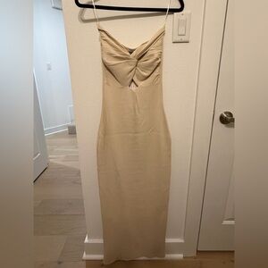 Elegant Cream Sleeveless Dress